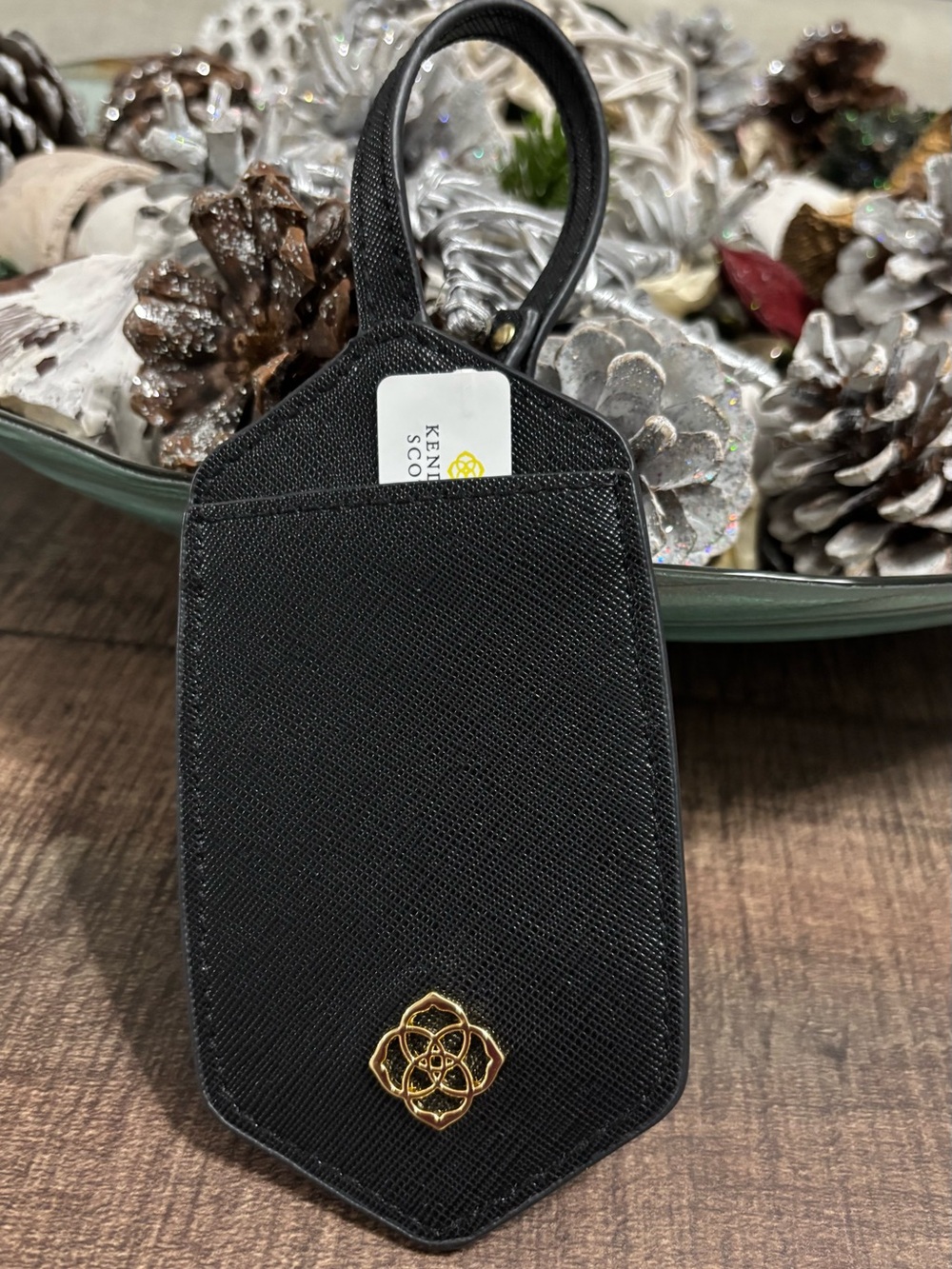 Kendra Scott Pebbled Leather Luggage Tag - Picture 4 of 7